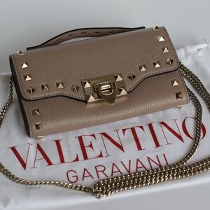 Valentino Garavani  Rockstud Leather Wallet-On-Chain